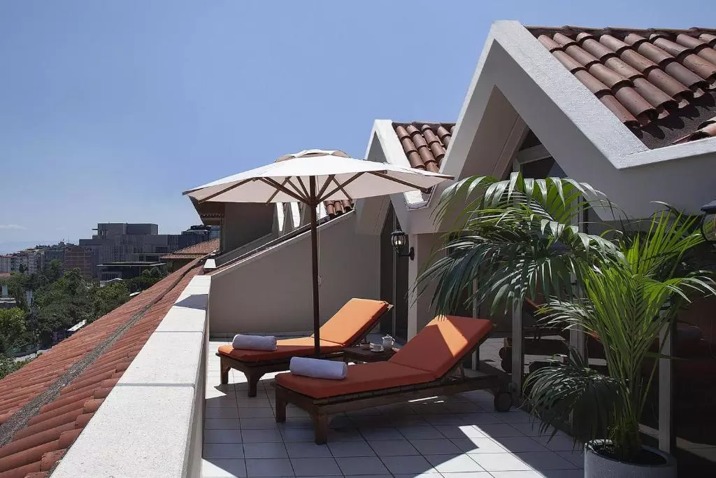 بالکن اتاق هتل گرند حیات